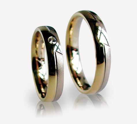 Damenring Breite 4,0 mm
-  1 Brillanten 0,04  Kt.
Herrenring Breite 4,0 mm
 
Ringe in 333, 585 oder 750 Gold 